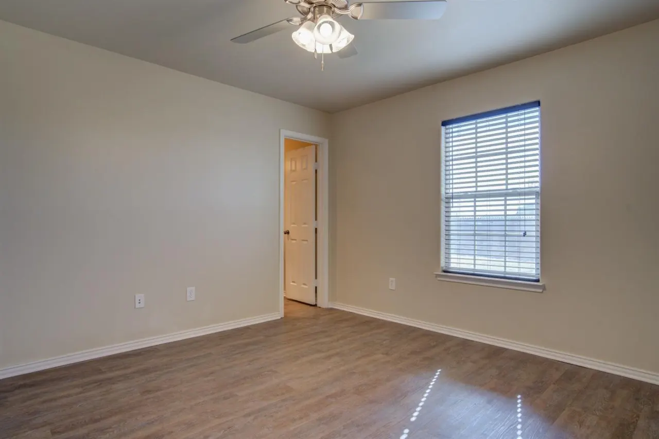Photo 18 — 1715 100th Street, Lubbock, TX 79423