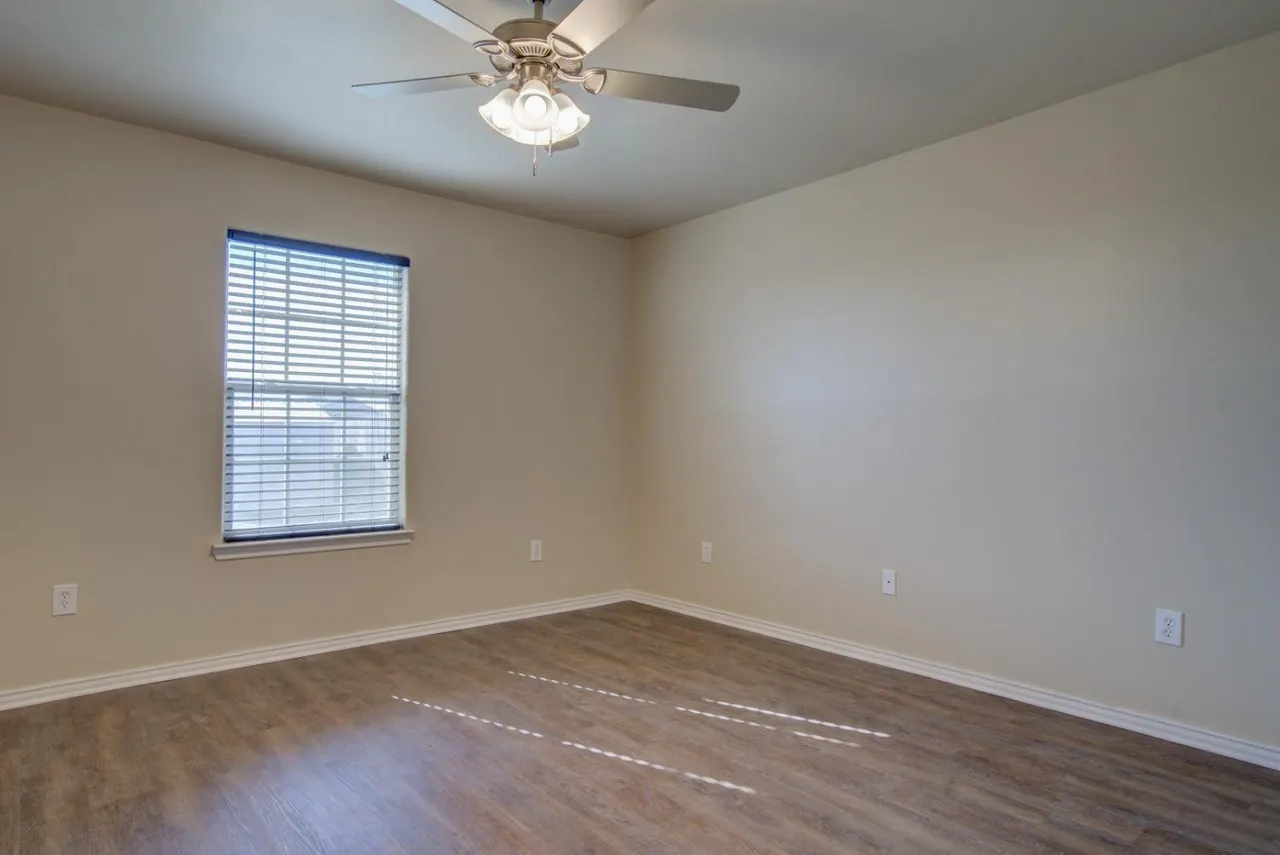 Photo 21 — 1715 100th Street, Lubbock, TX 79423