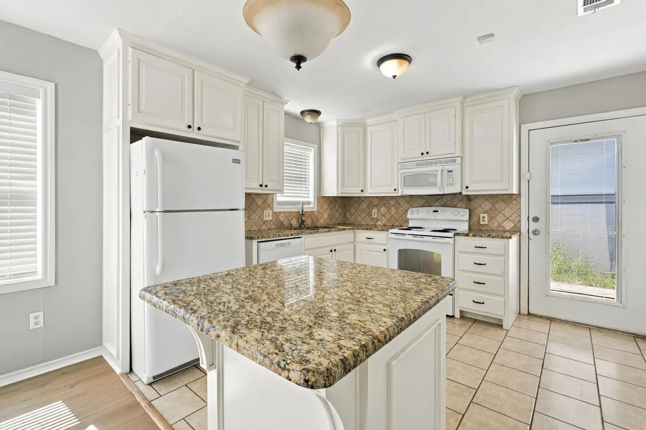 Photo 9 — 3405 29th Street, Lubbock, TX 79410