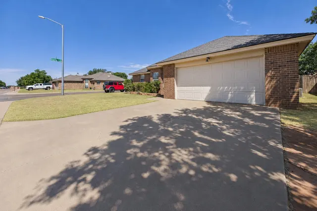 Photo 5 — 6728 6th Street, Lubbock, TX 79416