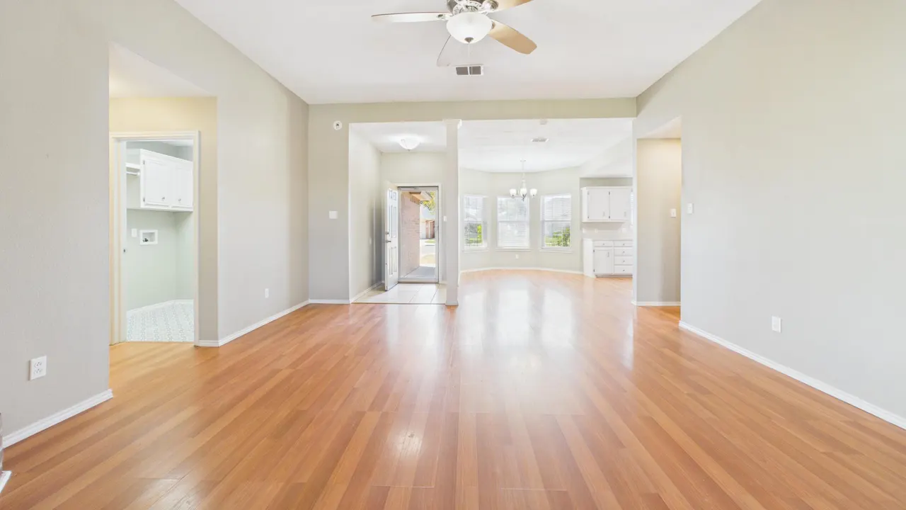 Photo 11 — 6728 6th Street, Lubbock, TX 79416