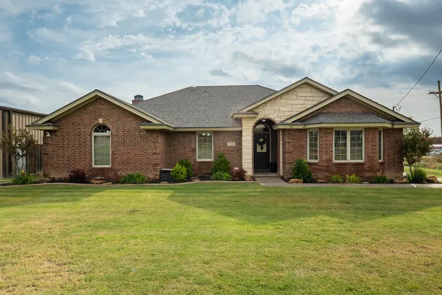 Front exterior — 2102 Mesa Road, Lubbock, TX 79403