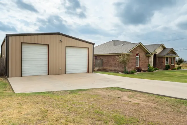 Photo 4 — 2102 Mesa Road, Lubbock, TX 79403
