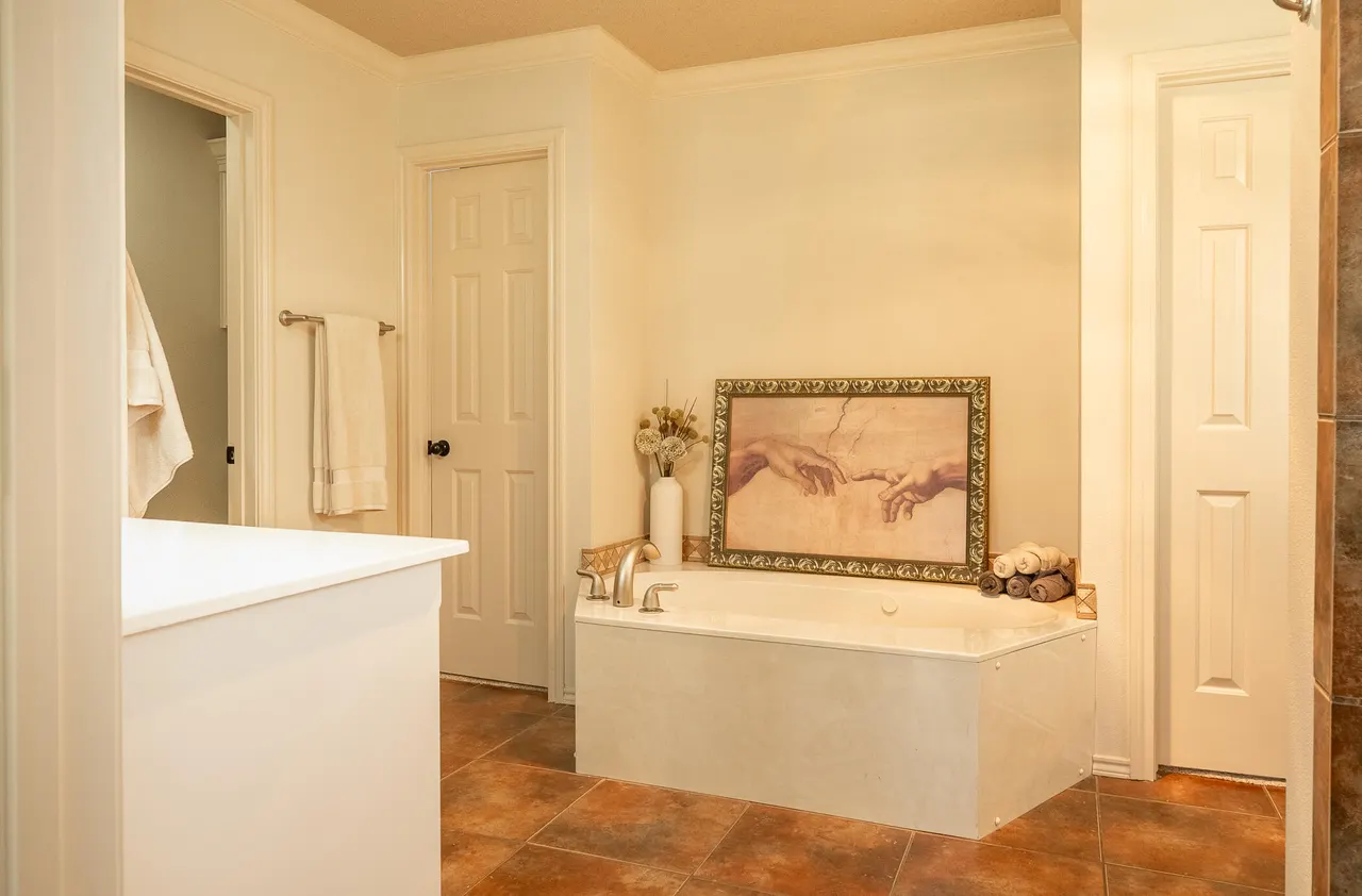 Photo 14 — 2102 Mesa Road, Lubbock, TX 79403