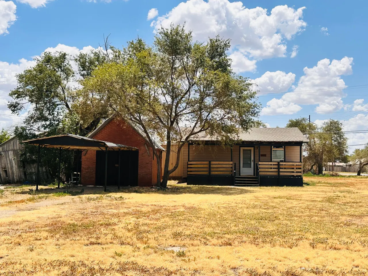 Front exterior — 325 W Mississippi Street, Floydada, TX 79235