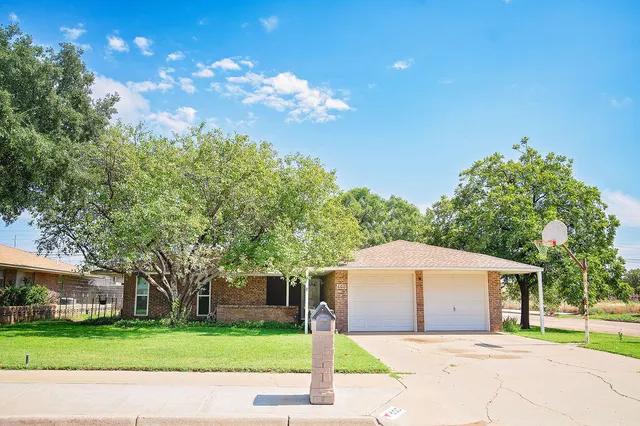 Front exterior — 600 N Adams Avenue, Denver City, TX 79323