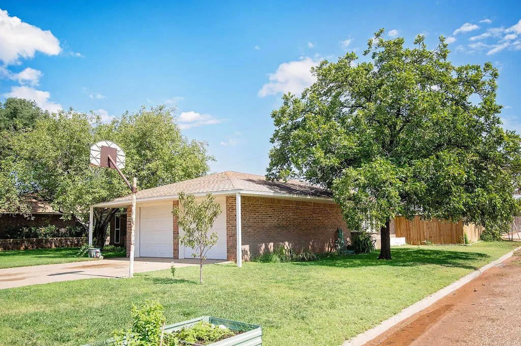 Photo 2 — 600 N Adams Avenue, Denver City, TX 79323