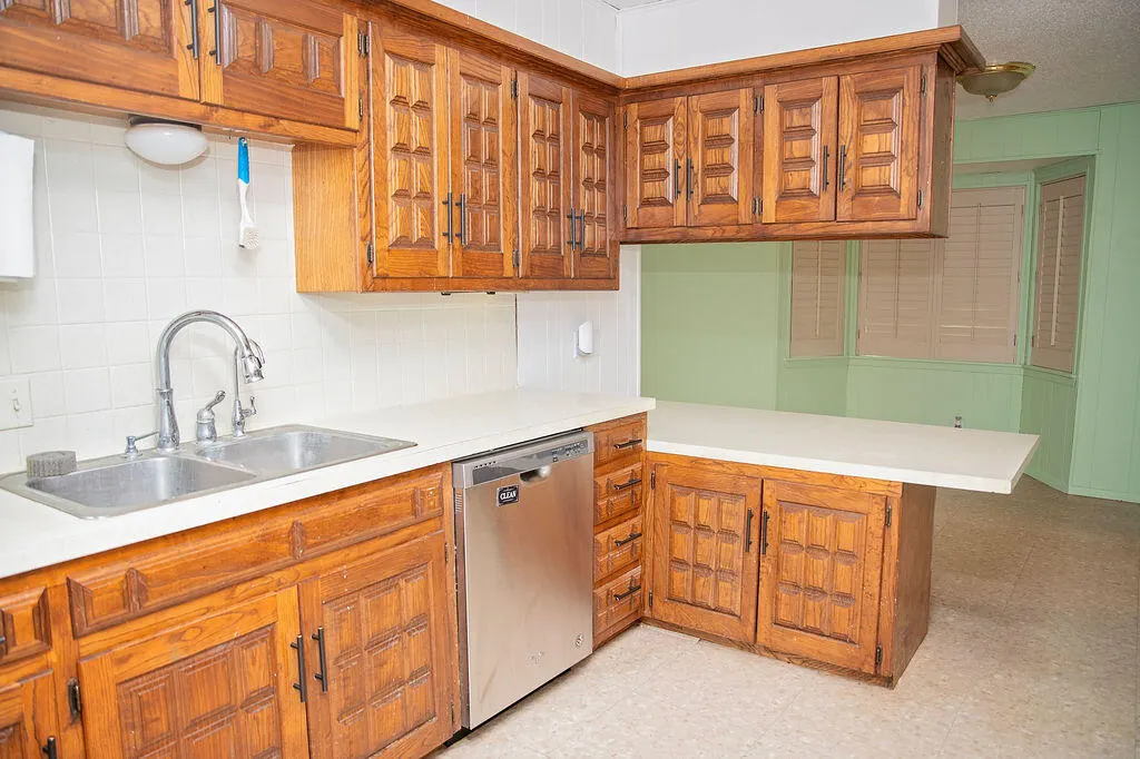 Photo 6 — 600 N Adams Avenue, Denver City, TX 79323