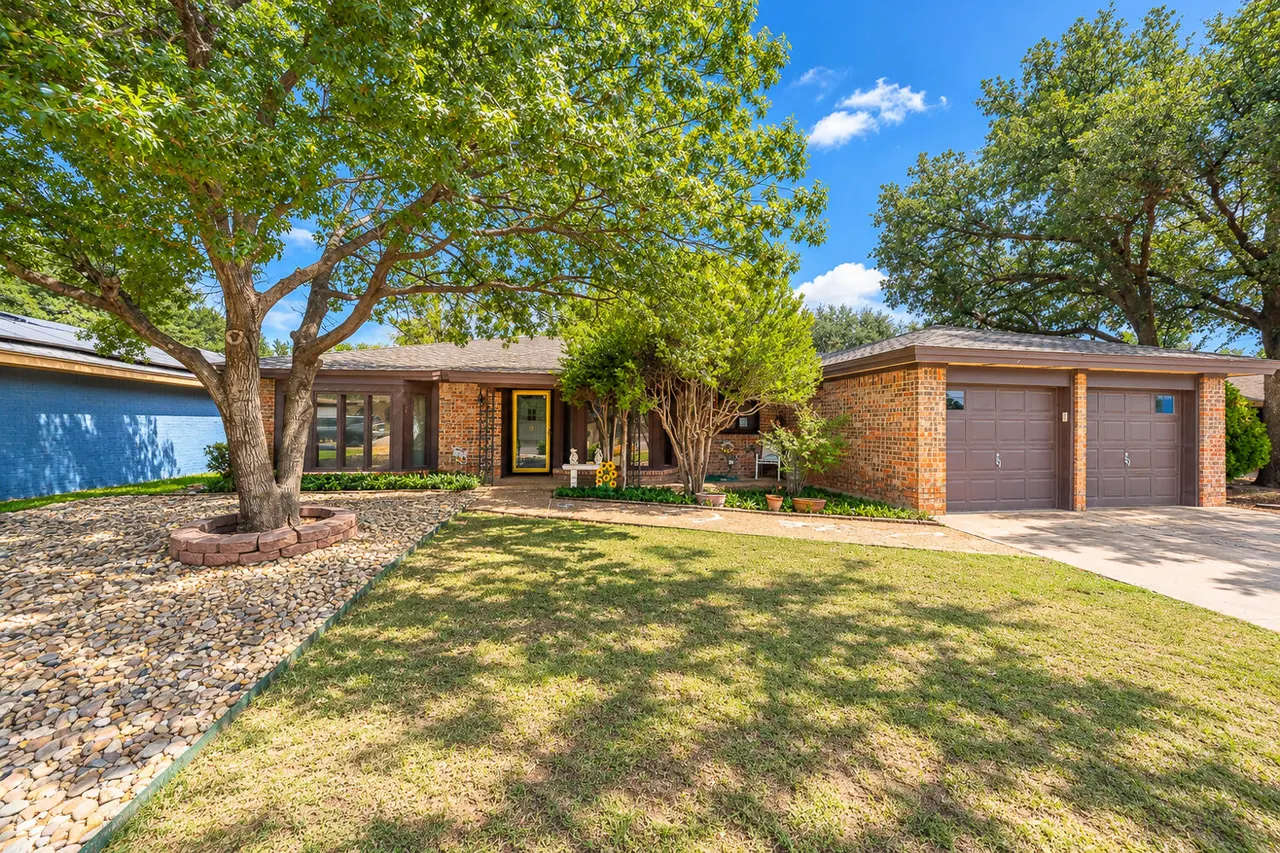 Front exterior — 8015 Richmond Avenue, Lubbock, TX 79424