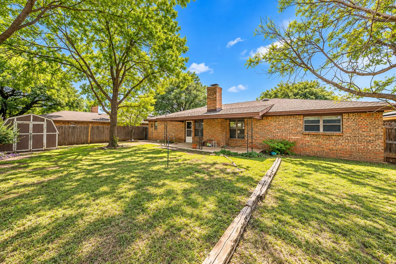 Photo 14 — 8015 Richmond Avenue, Lubbock, TX 79424