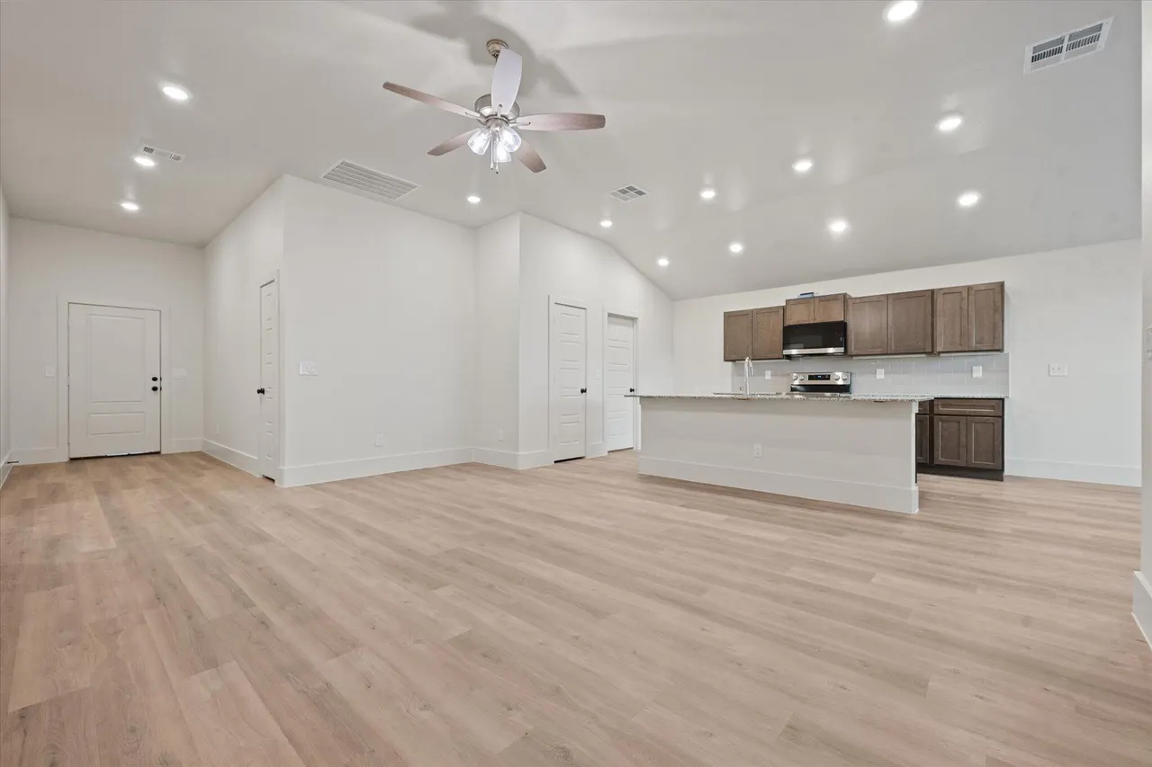 Photo 9 — 15402 Grover Avenue, Lubbock, TX 79424