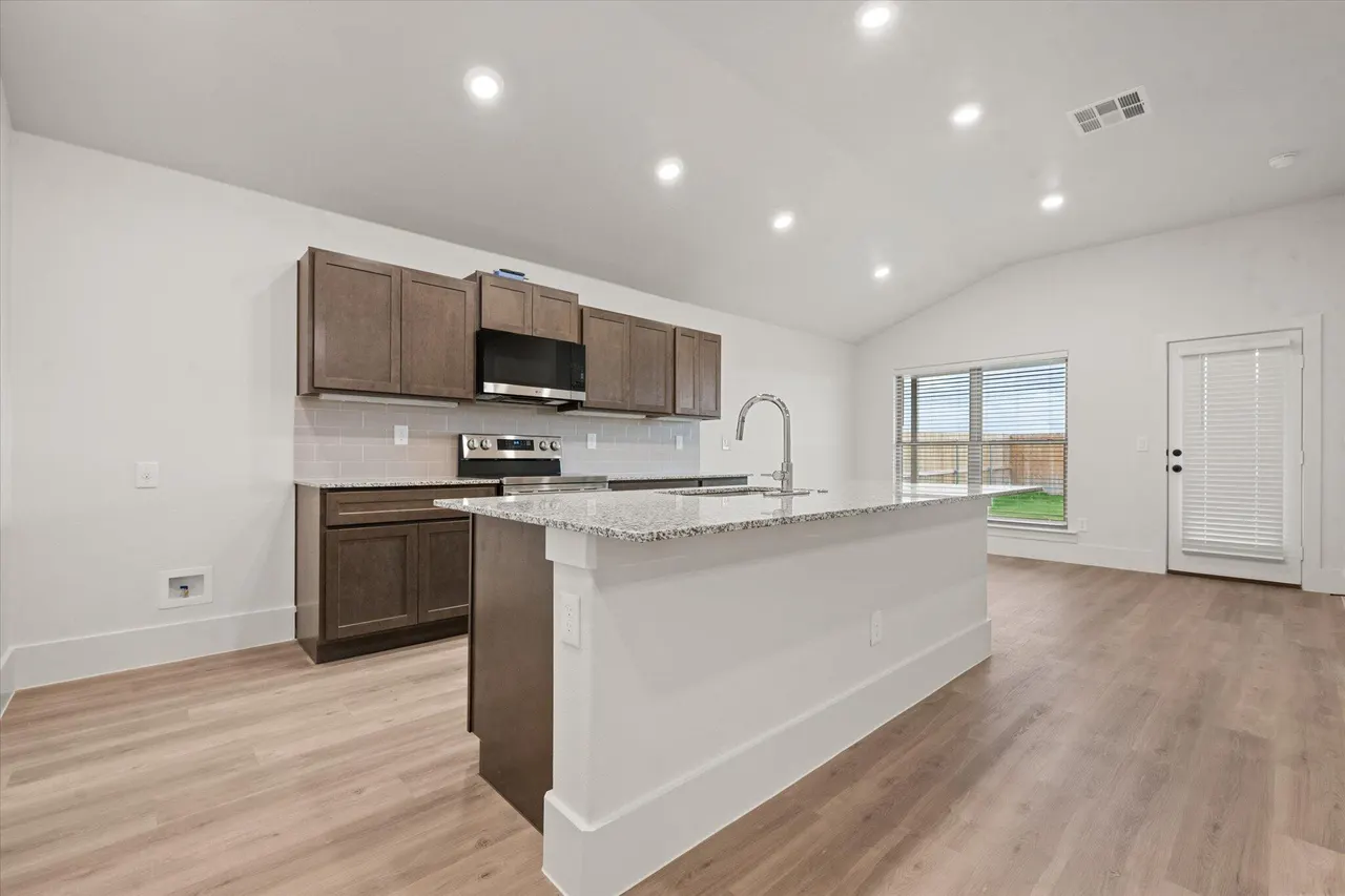 Photo 11 — 15402 Grover Avenue, Lubbock, TX 79424