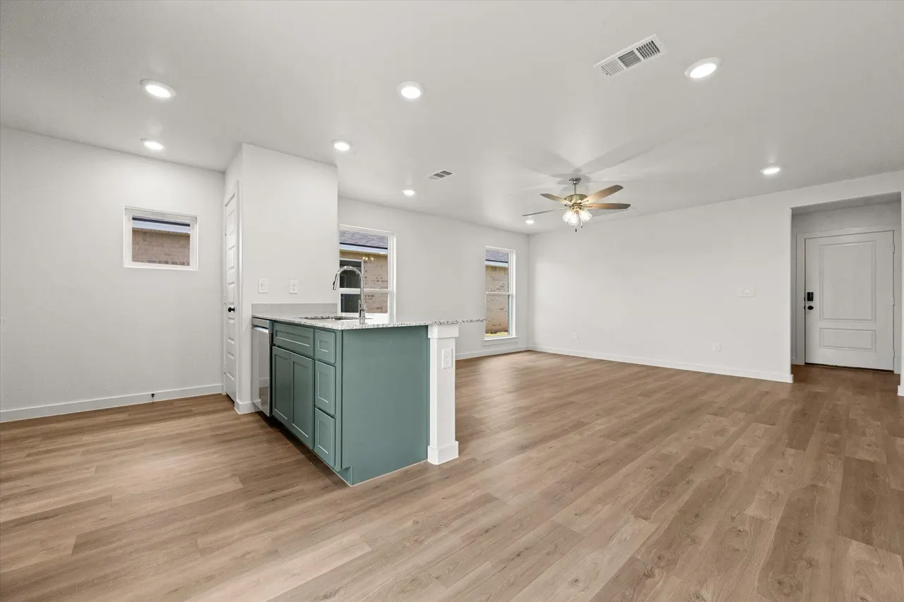 Photo 10 — 7435 64th Street, Lubbock, TX 79407