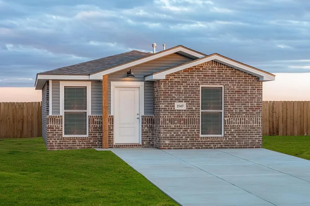 Front exterior — 2009 Tractor Avenue, Wolfforth, TX 79382