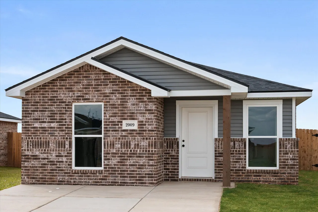 Front exterior — 2009 Tractor Avenue, Wolfforth, TX 79382