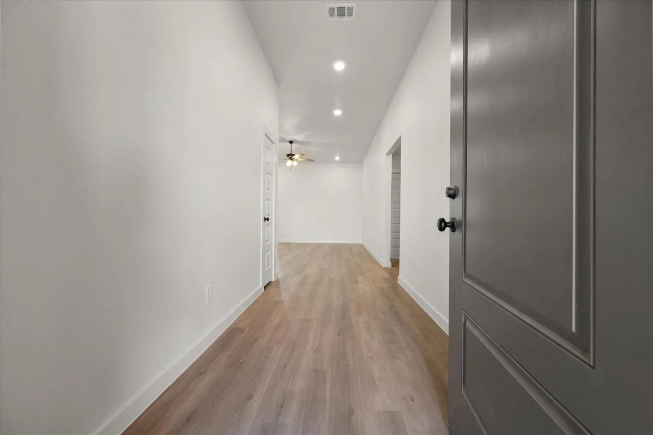 Photo 3 — 801 E 21st Street, Wolfforth, TX 79382