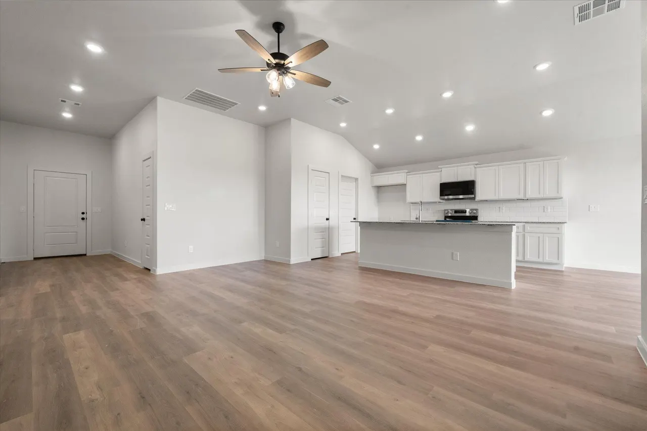 Photo 5 — 801 E 21st Street, Wolfforth, TX 79382