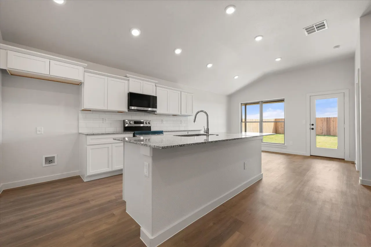 Photo 7 — 801 E 21st Street, Wolfforth, TX 79382
