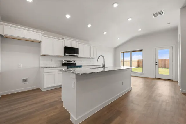 Photo 7 — 801 E 21st Street, Wolfforth, TX 79382