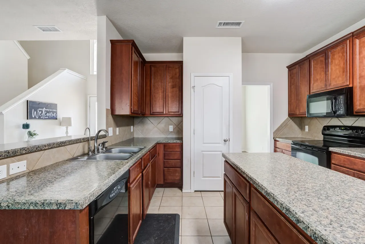 Photo 18 — 606 N 8th Street, Wolfforth, TX 79382