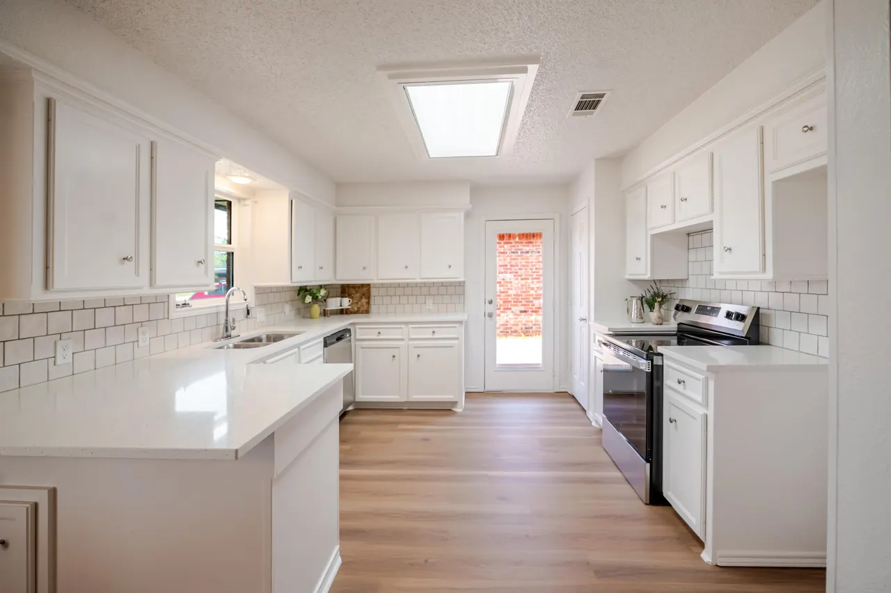 Photo 8 — 724 Hickory Street, Levelland, TX 79336