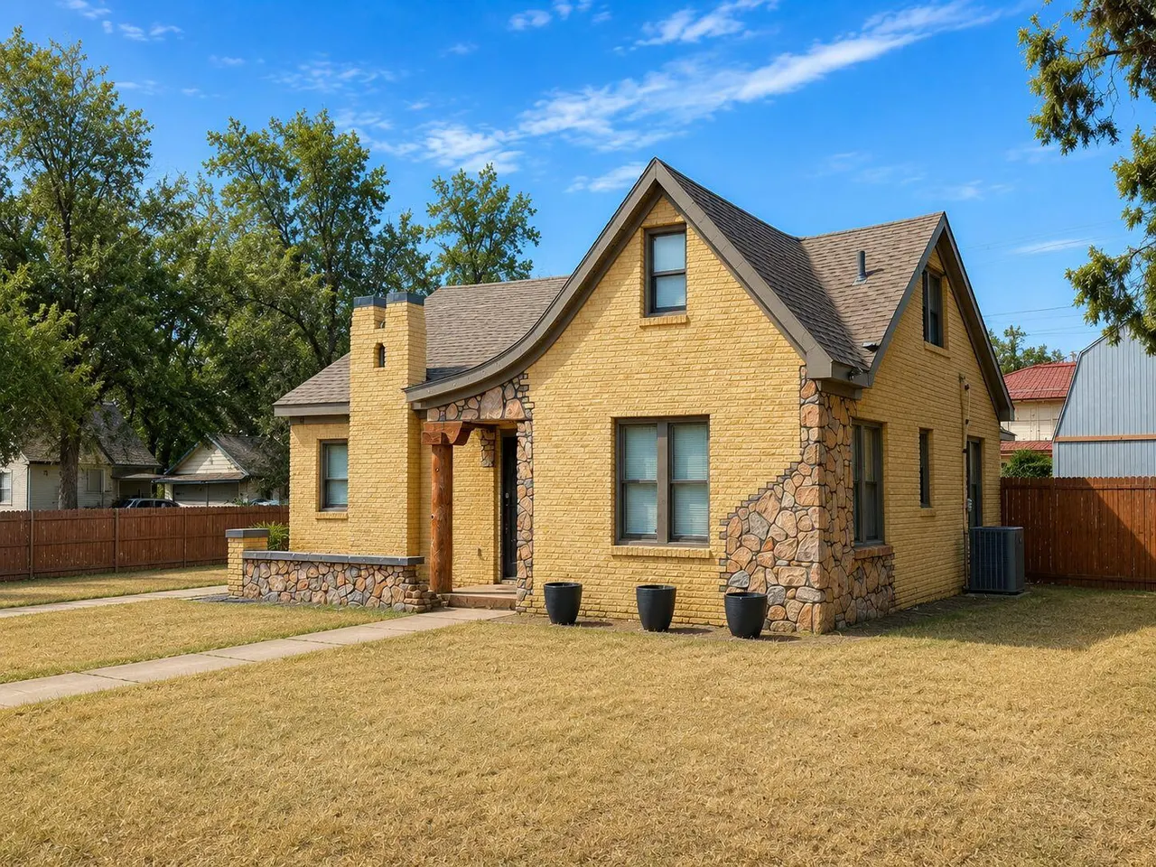 Photo 3 — 1905 28th Street, Lubbock, TX 79411