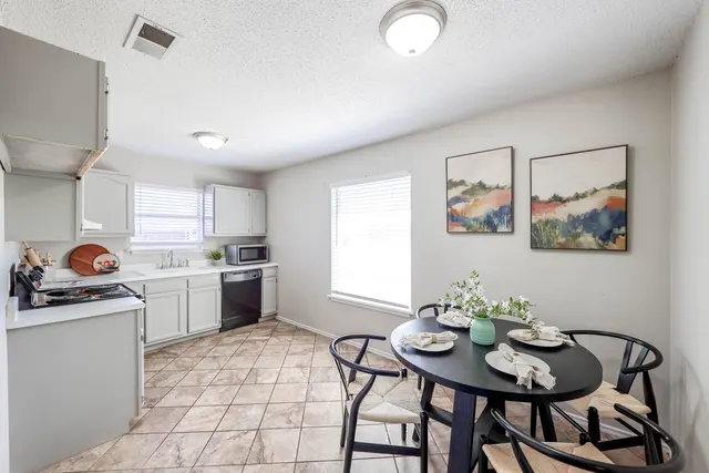 Photo 8 — 2502 110th Street, Lubbock, TX 79423