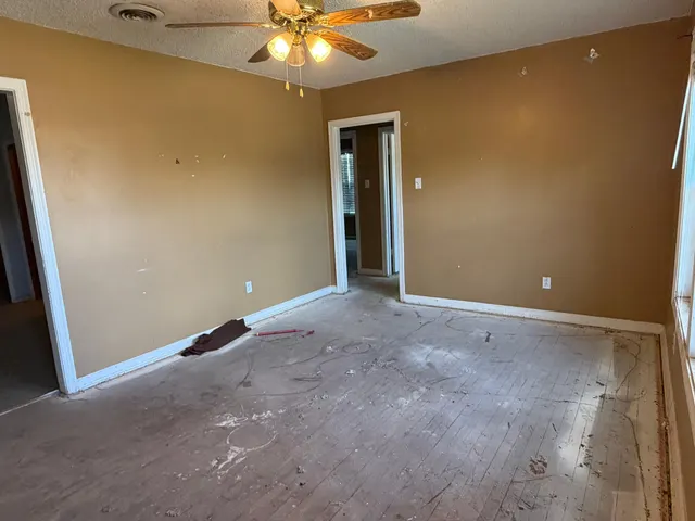 Photo 4 — 2012 39th Street, Lubbock, TX 79412