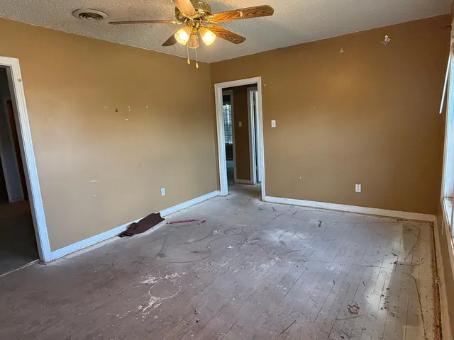 Photo 5 — 2012 39th Street, Lubbock, TX 79412