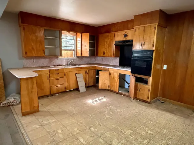 Photo 8 — 2012 39th Street, Lubbock, TX 79412