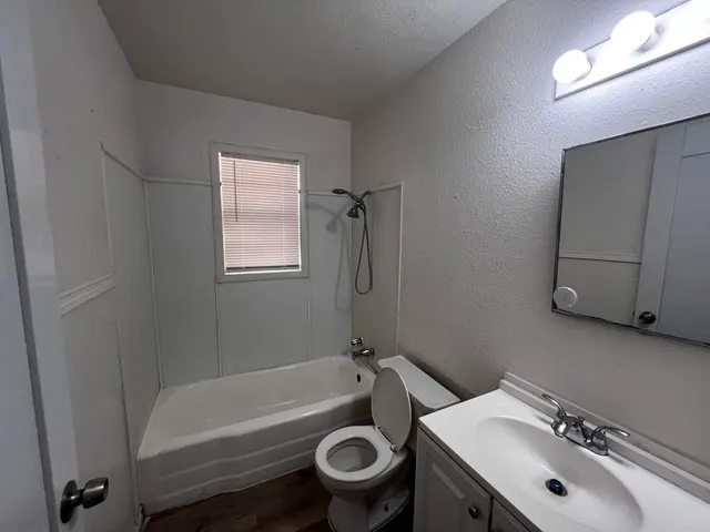 Photo 7 — 2806 E 30th Street, Lubbock, TX 79404