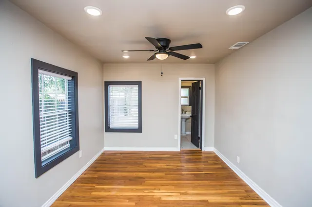 Photo 5 — 2409 30th Street, Lubbock, TX 79411