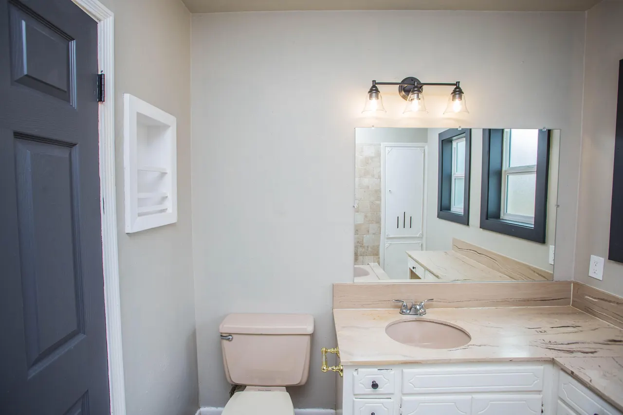 Photo 4 — 2409 30th Street, Lubbock, TX 79411