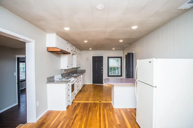 Photo 3 — 2409 30th Street, Lubbock, TX 79411