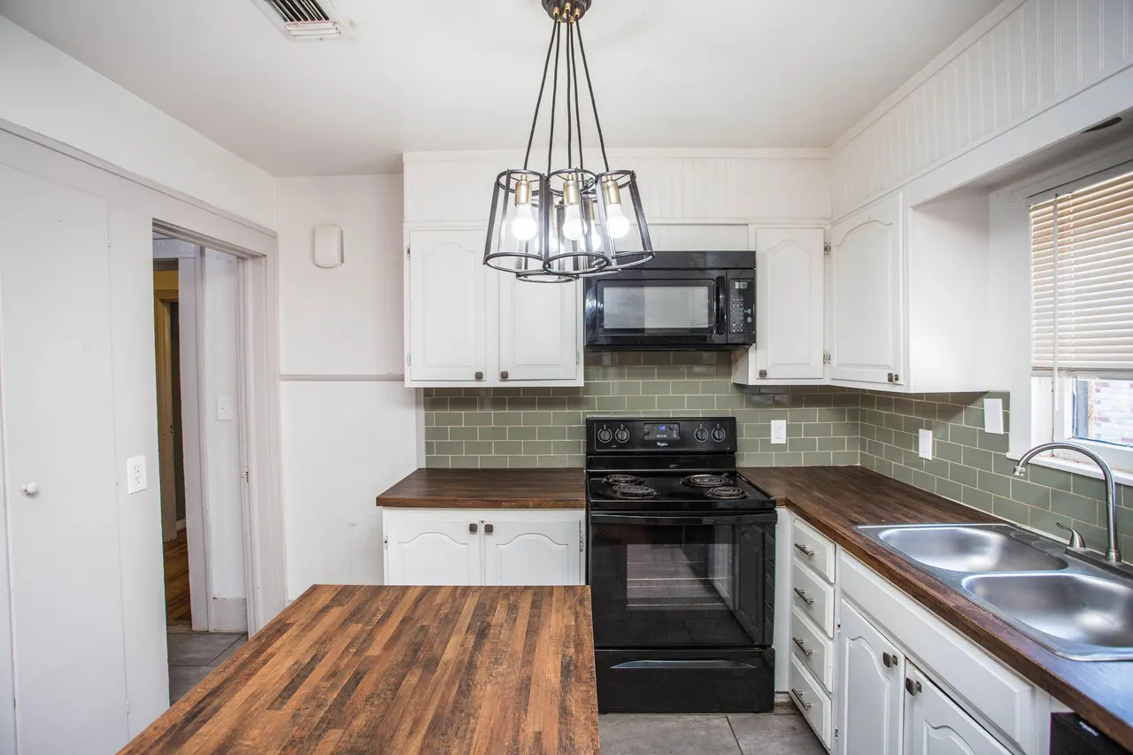 Photo 12 — 2411 21st Street, Lubbock, TX 79411