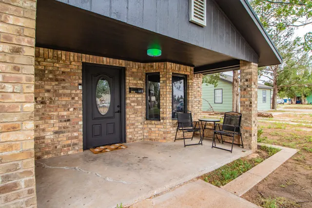 Photo 2 — 1514 Austin Street, Levelland, TX 79336