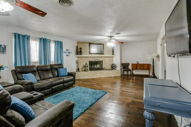 Photo 3 — 2112 67th Street, Lubbock, TX 79412