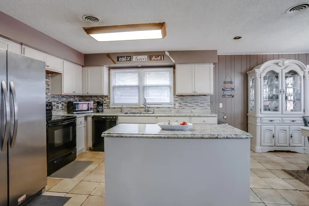 Photo 5 — 2112 67th Street, Lubbock, TX 79412
