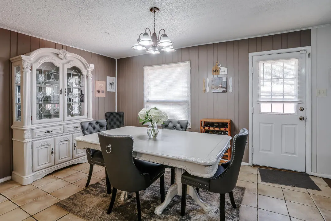 Photo 8 — 2112 67th Street, Lubbock, TX 79412