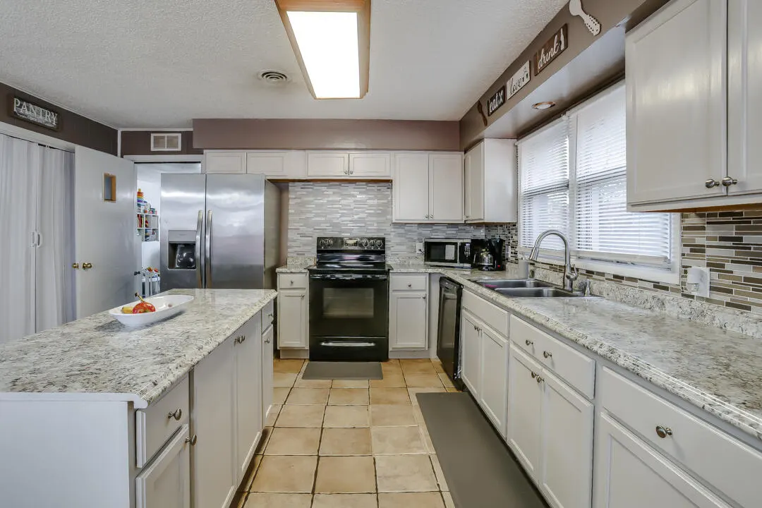 Photo 9 — 2112 67th Street, Lubbock, TX 79412