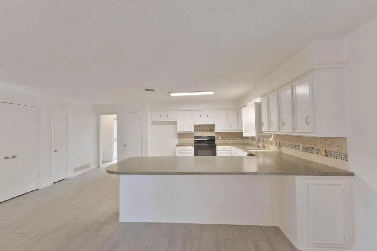 Photo 5 — 5229 8th Street, Lubbock, TX 79416