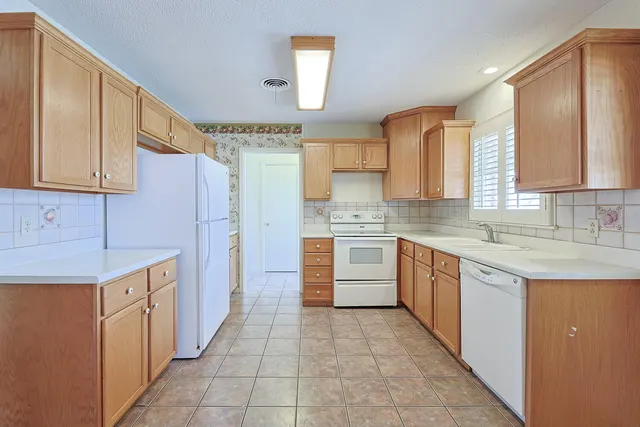 Photo 8 — 5330 31st Street, Lubbock, TX 79407