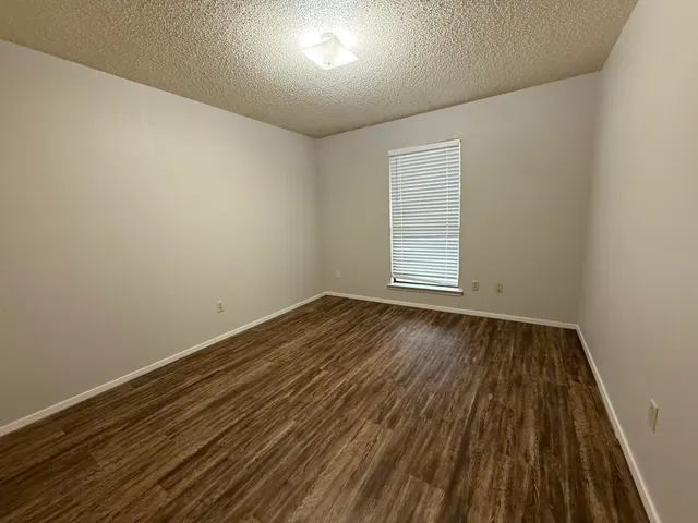Photo 8 — 5615 Duke Street, Lubbock, TX 79416