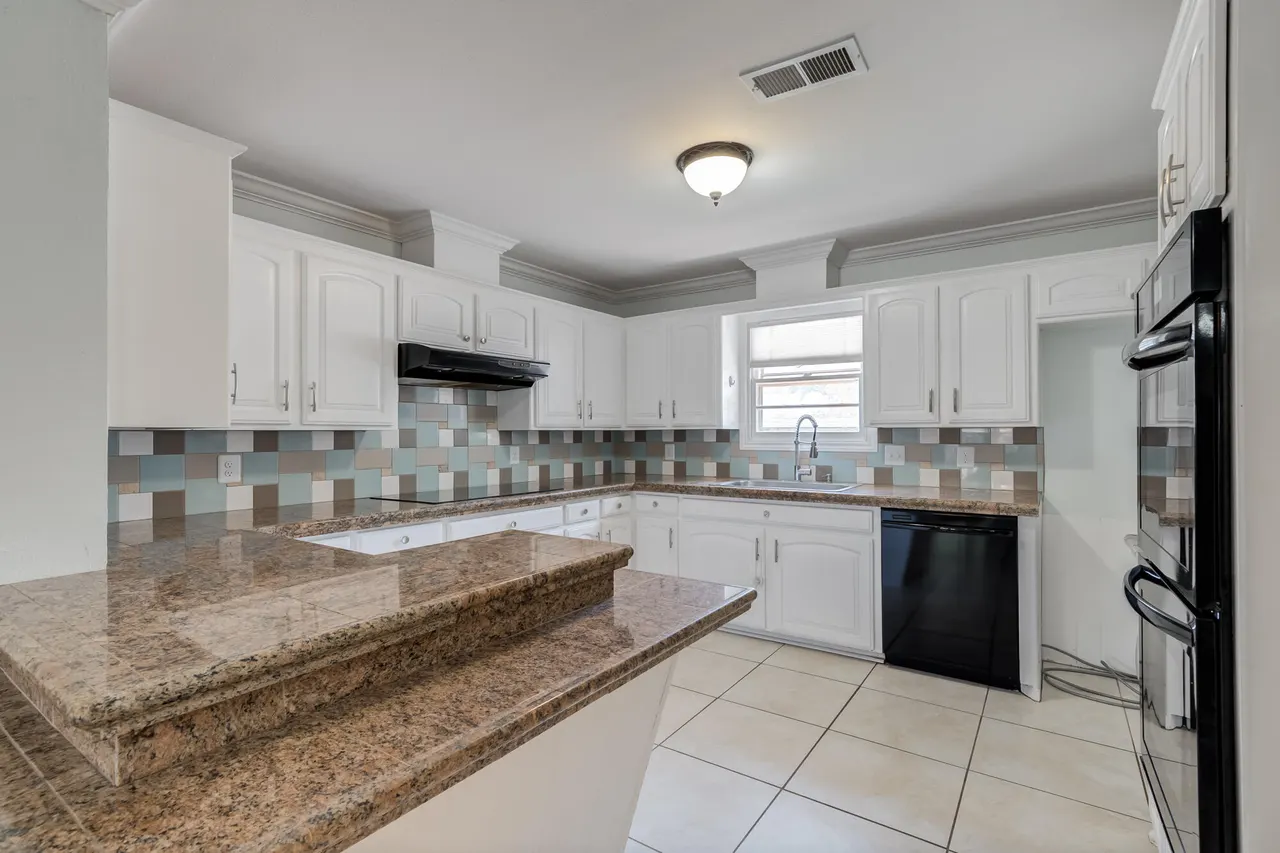 Photo 11 — 6822 Nashville Avenue, Lubbock, TX 79413