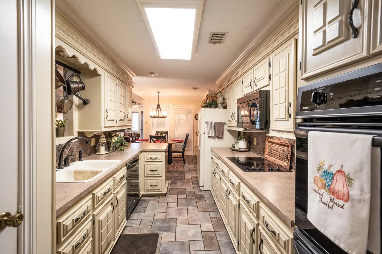 Photo 10 — 3405 95th Street, Lubbock, TX 79423
