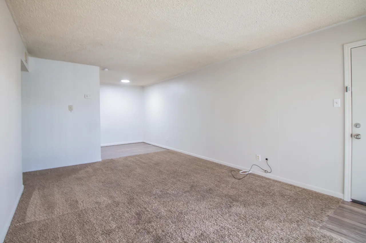 Photo 4 — 2500 W 26th Street B2, Plainview, TX 79072