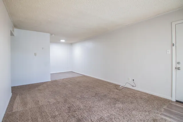 Photo 4 — 2500 W 26th Street B2, Plainview, TX 79072