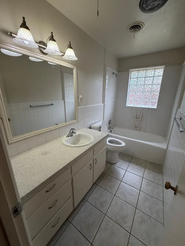 Photo 5 — 2412 33rd Street A, Lubbock, TX 79411