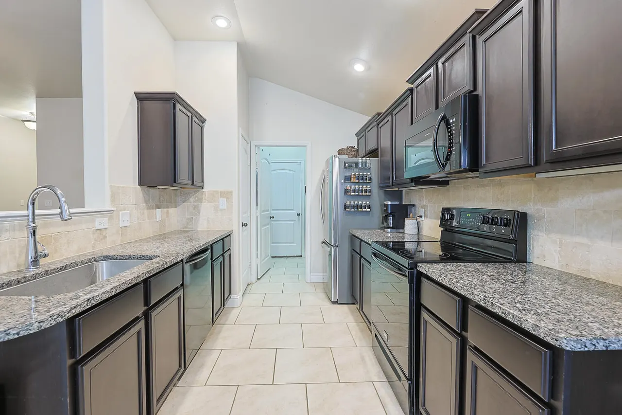 Photo 17 — 6933 37th Street, Lubbock, TX 79407