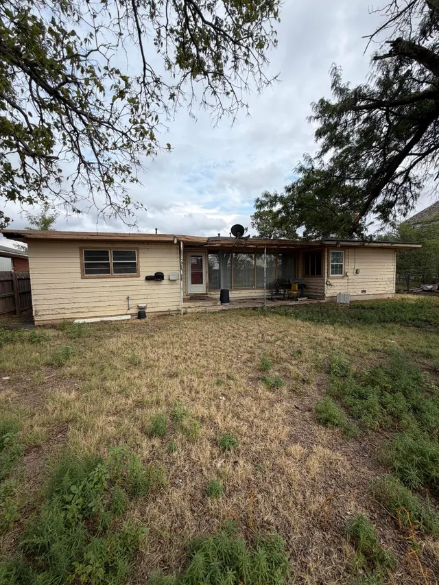 Photo 8 — 207 N Bowie Avenue, Tulia, TX 79088